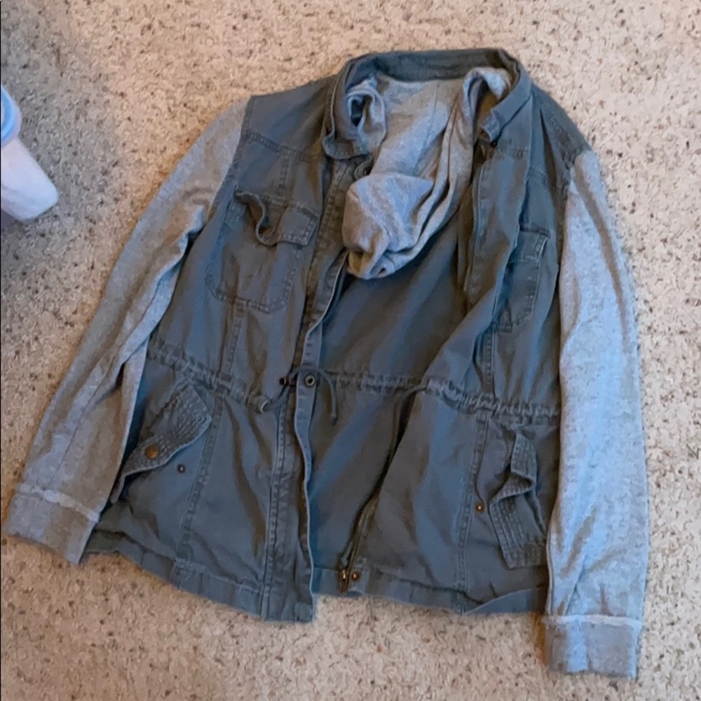 Sweatshirt/army green jean jacket